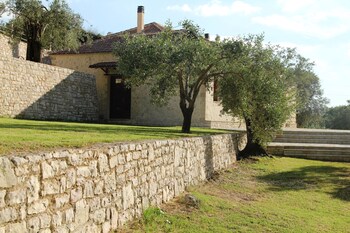 piges hotel at acheron springs