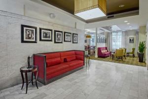 hampton inn majestic chicago theatre district