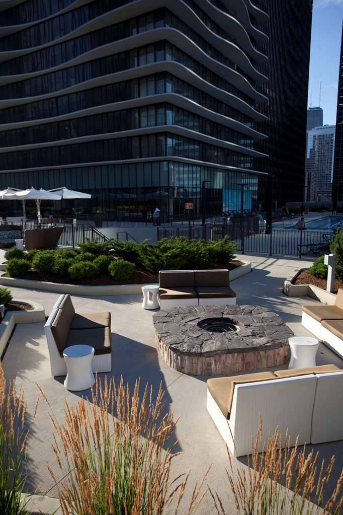 radisson blu aqua hotel chicago