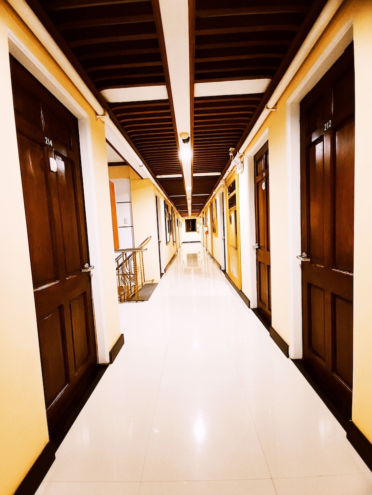 spring plaza hotel