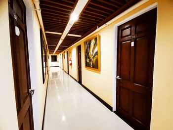 spring plaza hotel