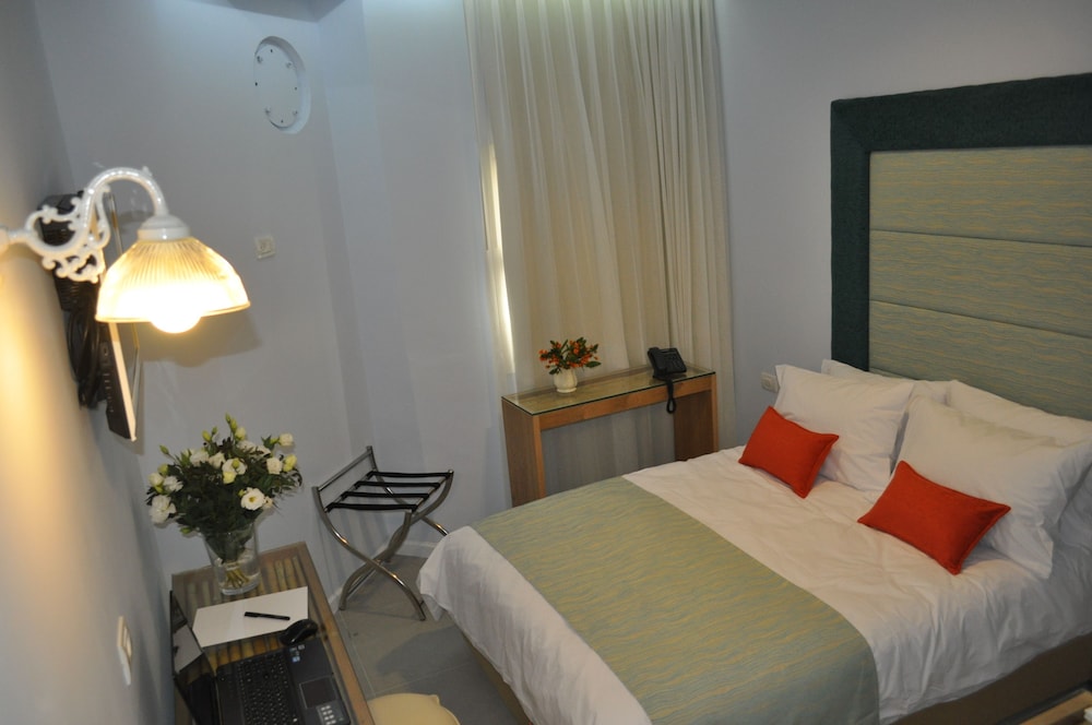 bat galim boutique hotel