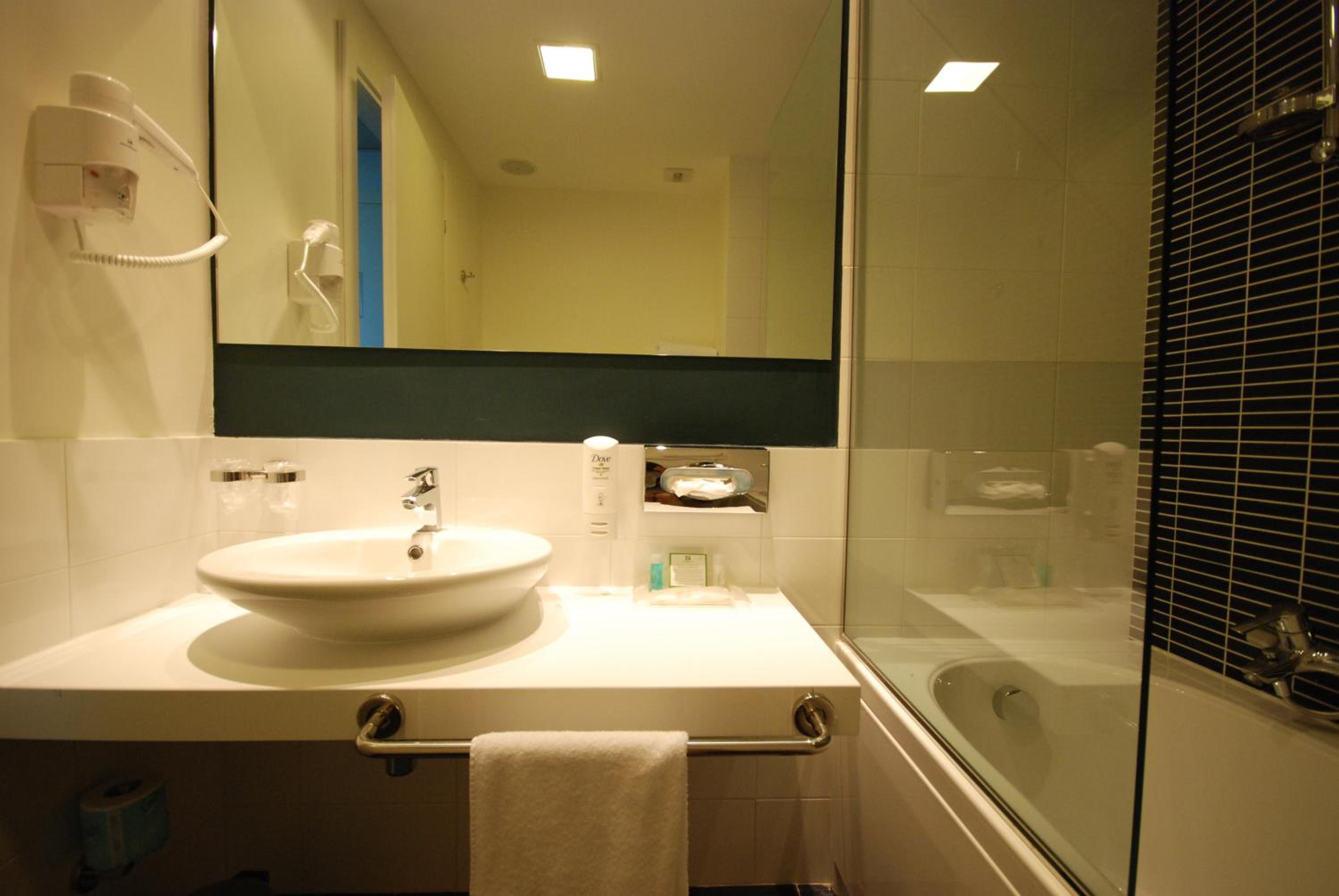 holiday inn milan nord zara by ihg