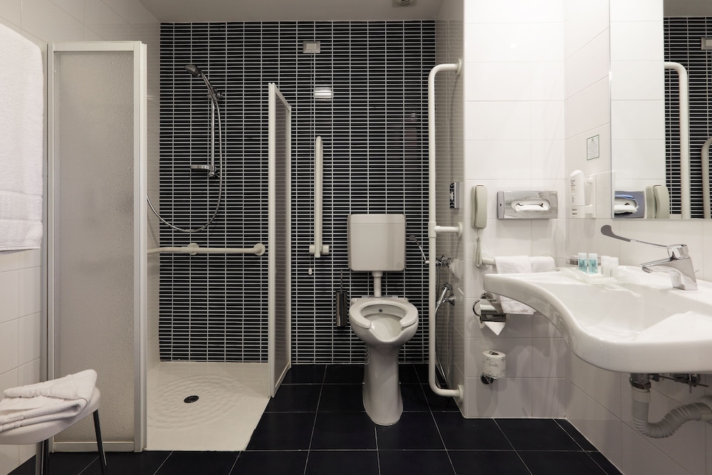 holiday inn milan nord zara by ihg