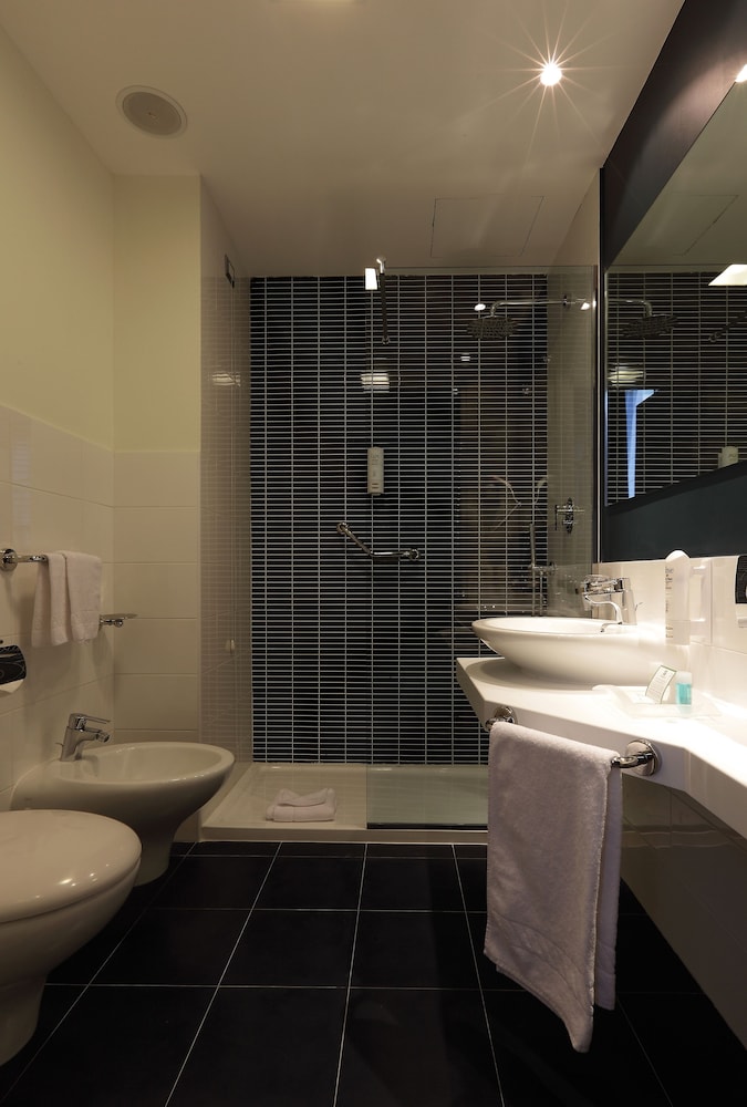 holiday inn milan nord zara by ihg