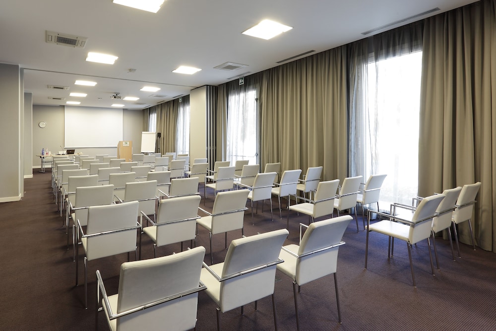 holiday inn milan nord zara by ihg