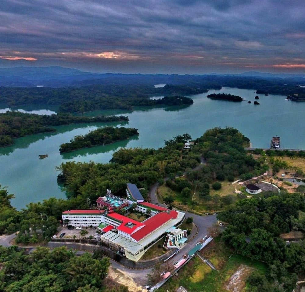 wusanto huching resort hotel