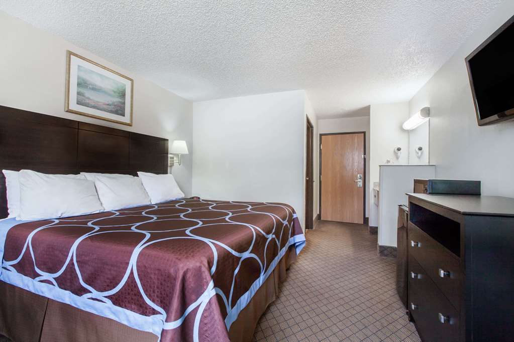 super 8 by wyndham cleveland tx