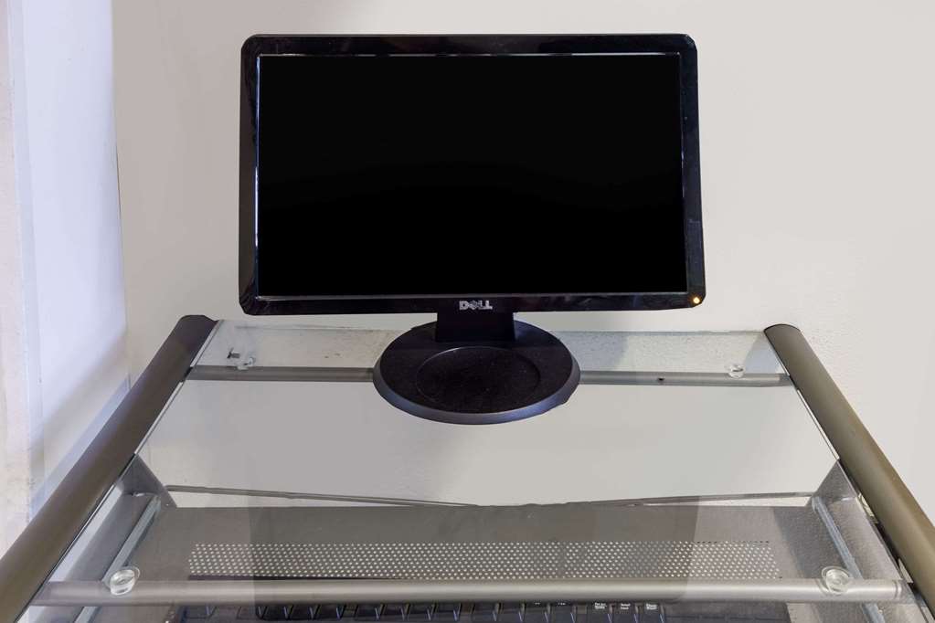 super 8 by wyndham cleveland tx