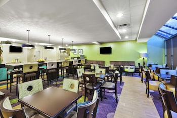 Hampton Inn Clinton,Clinton>>Annandale,3 star