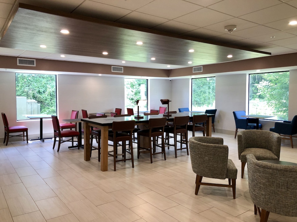 holiday inn express hotel and suites great barrington by ihg