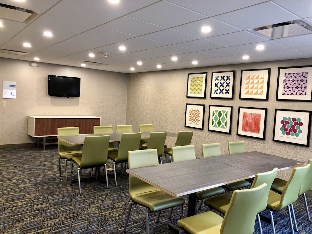 holiday inn express hotel and suites great barrington by ihg