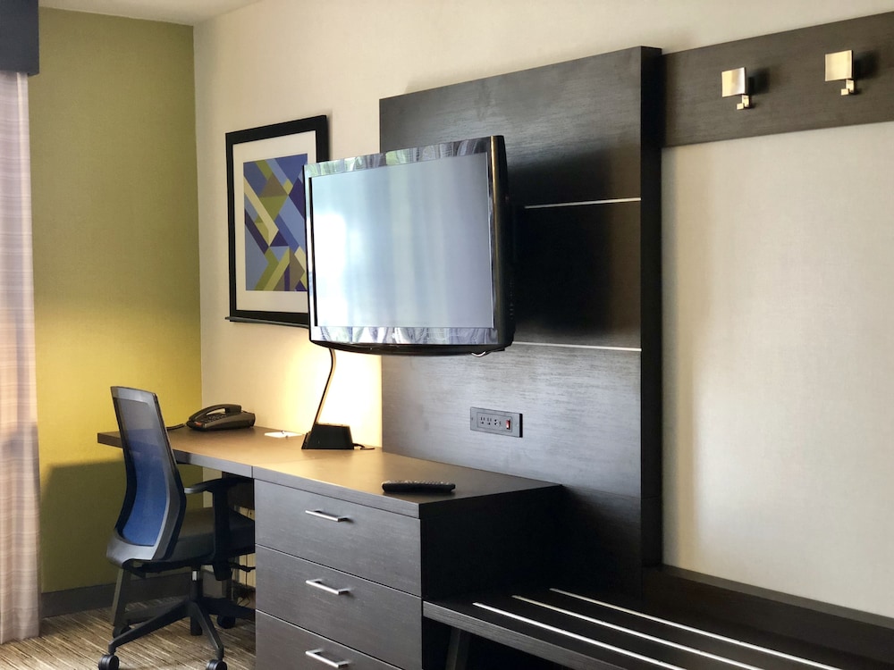 holiday inn express hotel and suites great barrington by ihg