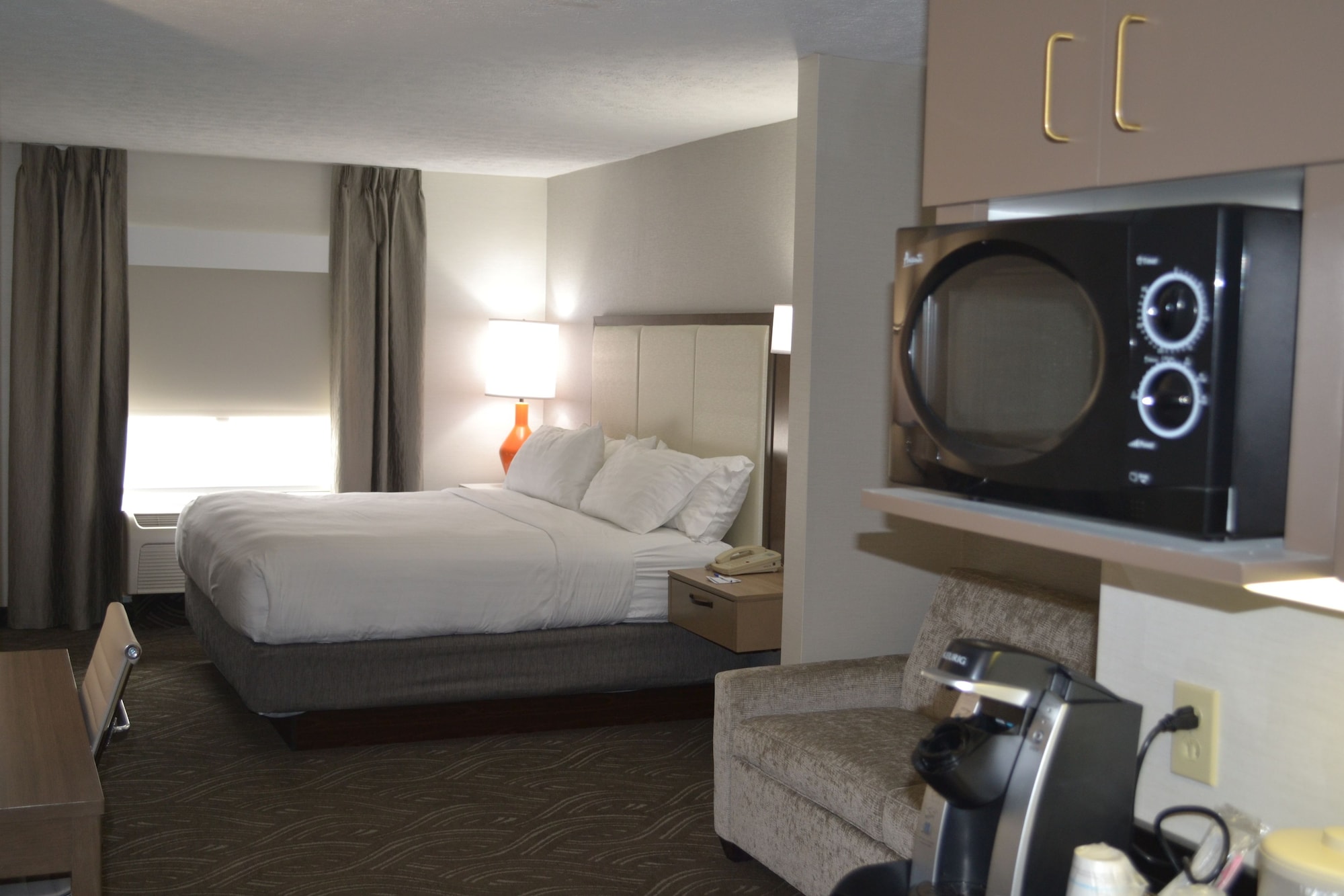 holiday inn express and suites kent state university