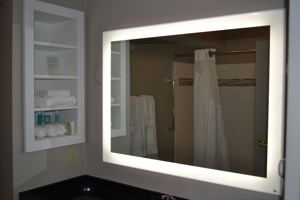 holiday inn express and suites kent state university
