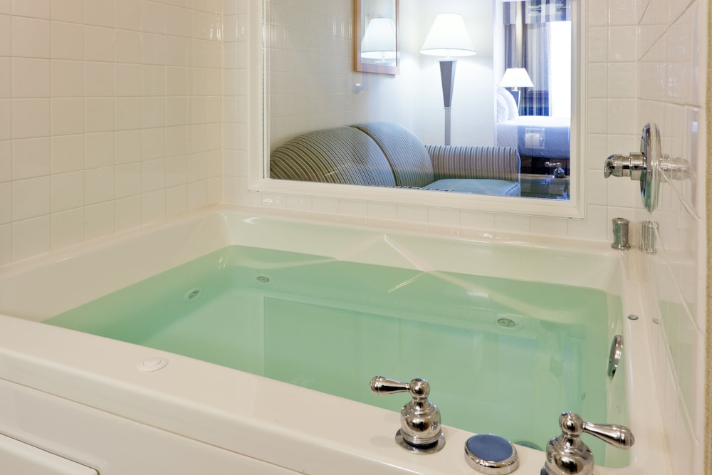 holiday inn express and suites kent state university