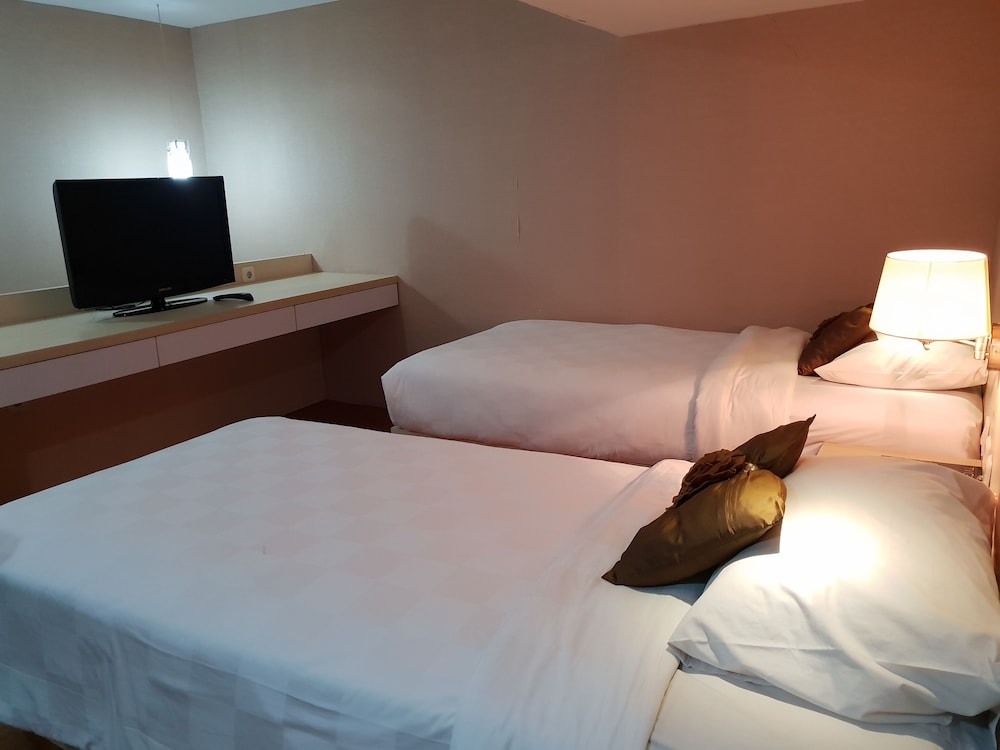 hotel scarlet kebon kawung