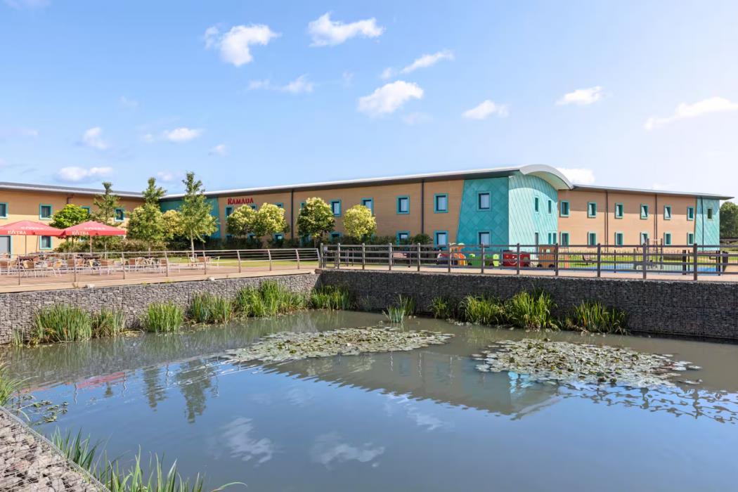 Ramada By Wyndham Cobham,Guildford>>Cobham,3 star