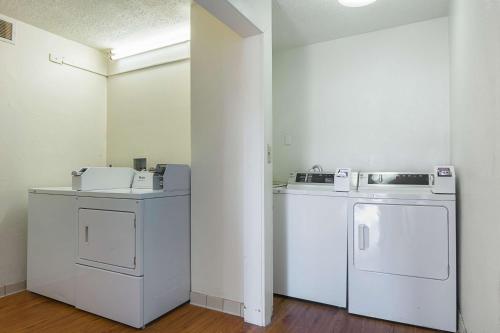 motel 6 newnan ga