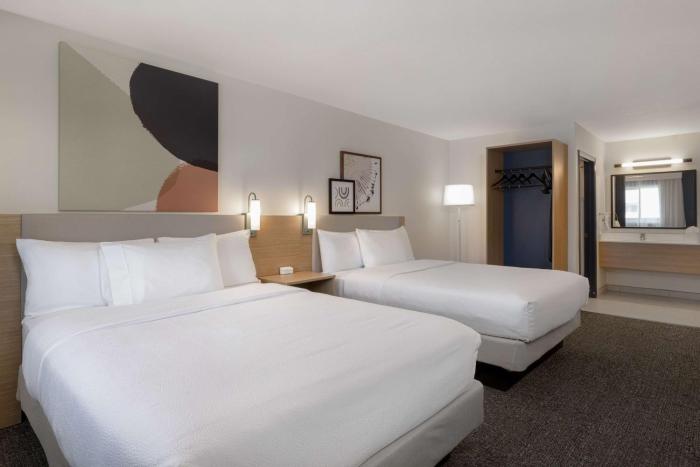 spark by hilton santa nella on i 5