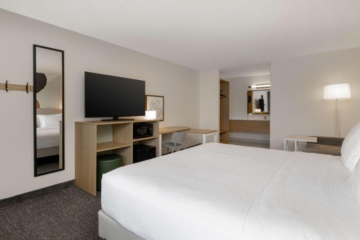 spark by hilton santa nella on i 5