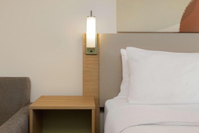 spark by hilton santa nella on i 5