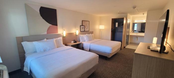 spark by hilton santa nella on i 5