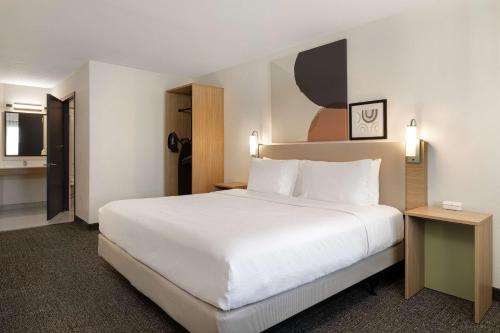 spark by hilton santa nella on i 5