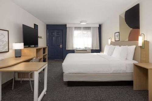 spark by hilton santa nella on i 5