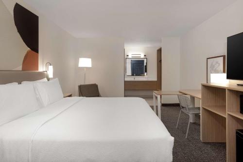spark by hilton santa nella on i 5