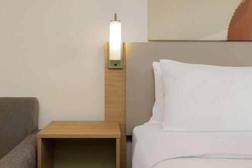 spark by hilton santa nella on i 5