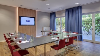 holiday inn express cologne mulheim by ihg