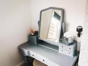 Castle Hotel,Dartford>>Brands Hatch,4 star