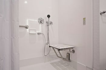 hampton inn and suites columbus university area