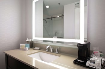 hampton inn and suites columbus university area