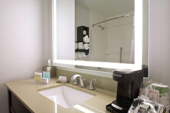 hampton inn and suites columbus university area