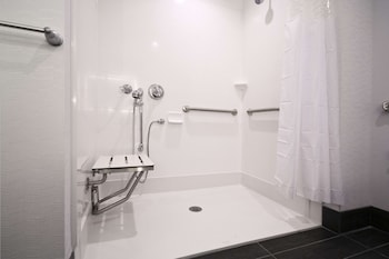 hampton inn and suites columbus university area