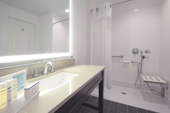 hampton inn and suites columbus university area