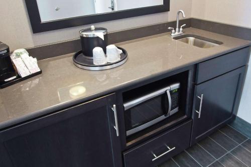 hampton inn and suites columbus university area