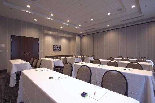 hampton inn and suites columbus university area