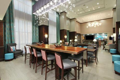 hampton inn and suites columbus university area