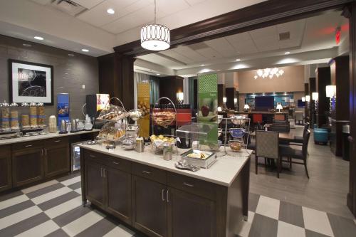 hampton inn and suites columbus university area