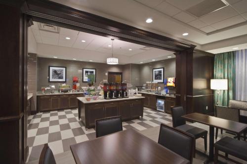 hampton inn and suites columbus university area