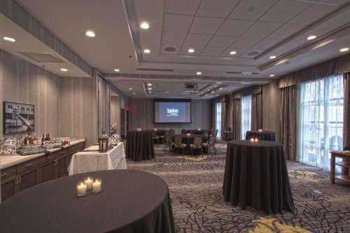 hampton inn and suites columbus university area