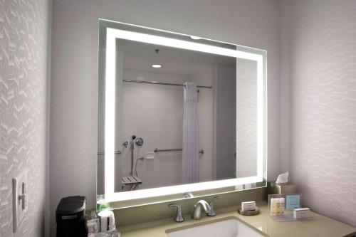 hampton inn and suites columbus university area