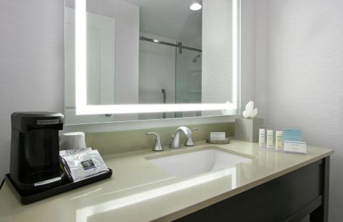 hampton inn and suites columbus university area