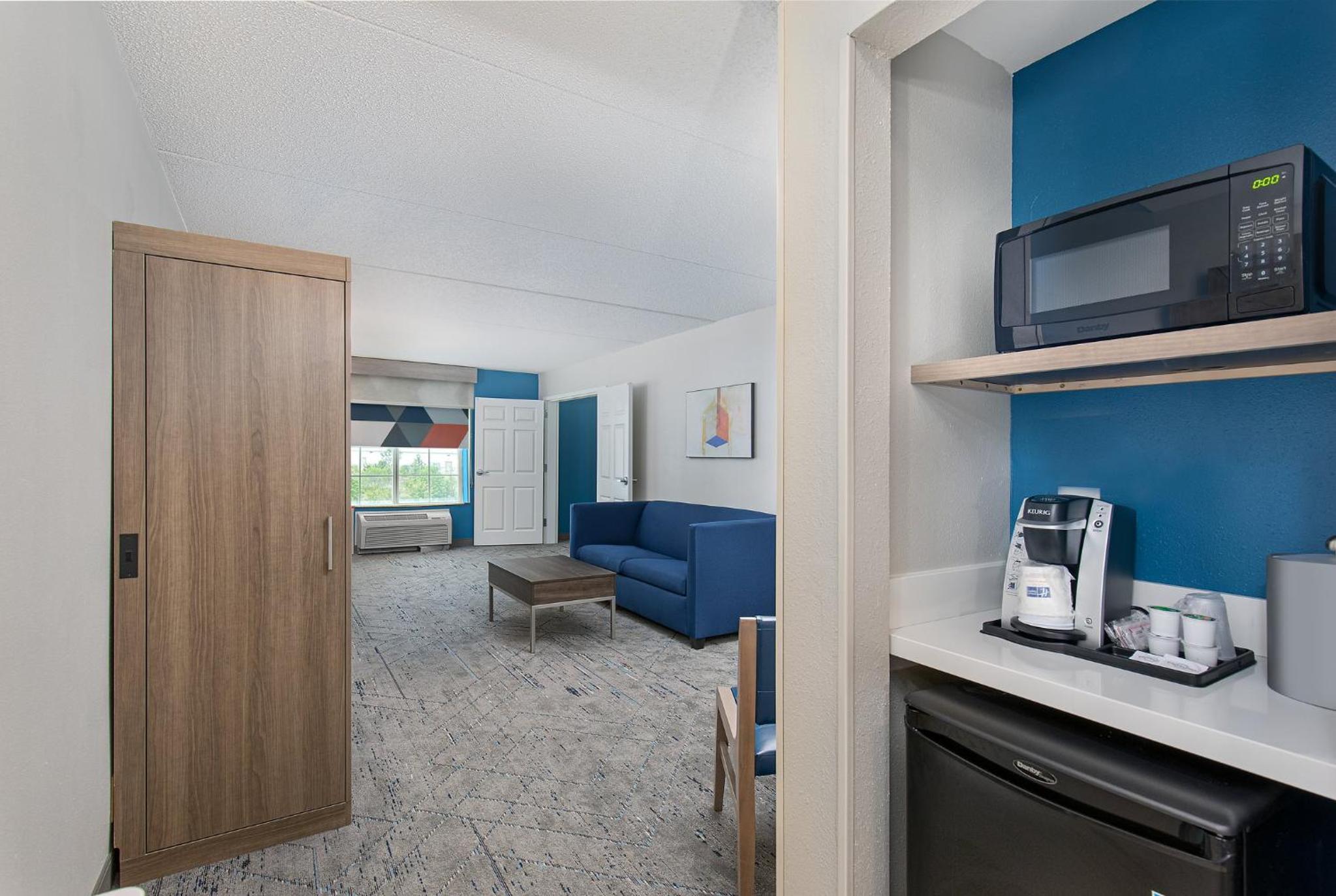 holiday inn express and suites columbus at northla