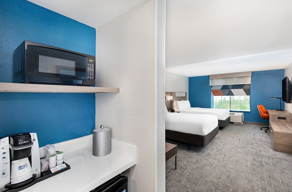 holiday inn express and suites columbus at northla