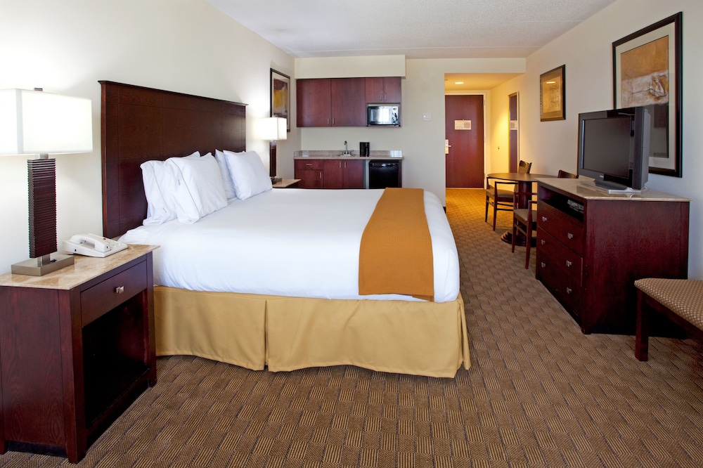 holiday inn express and suites columbus at northla