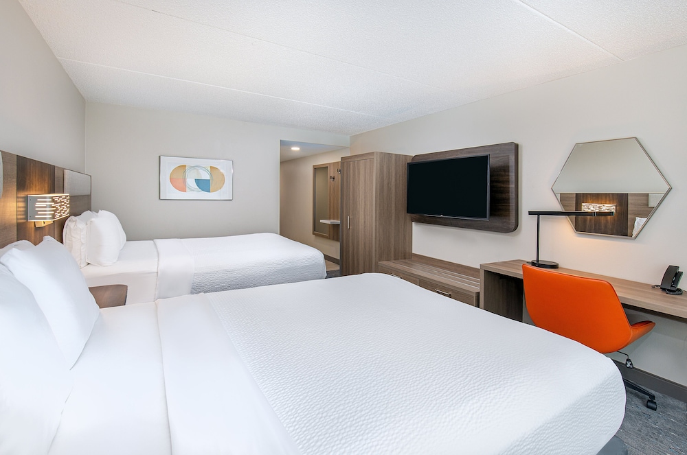 holiday inn express and suites columbus at northla